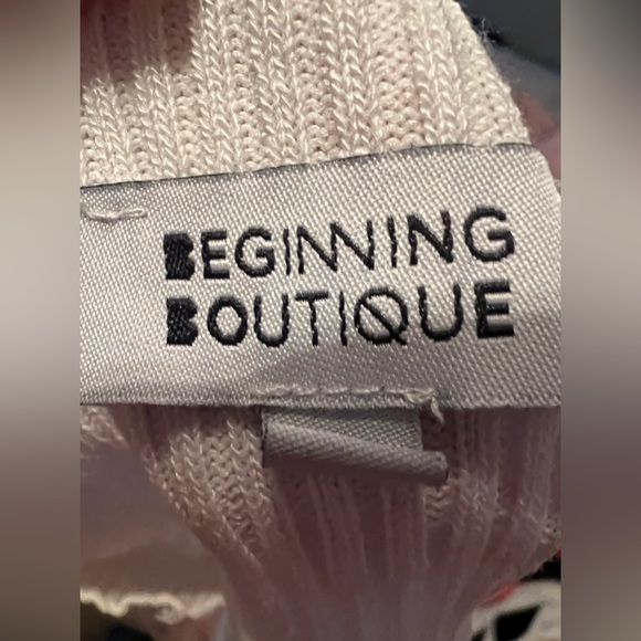 BACKLESS white crop top - Picture 2 of 2